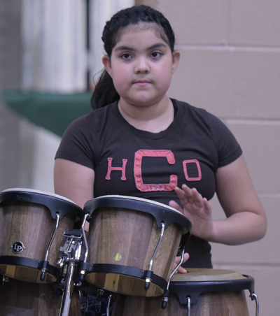 girl using hands on drum
