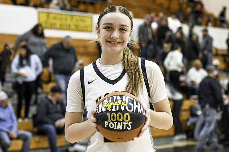 player with basketball award